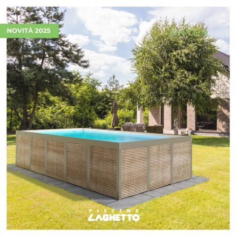 piscina fuori terra antea all'interno di un giardino naturale con prato e alberi